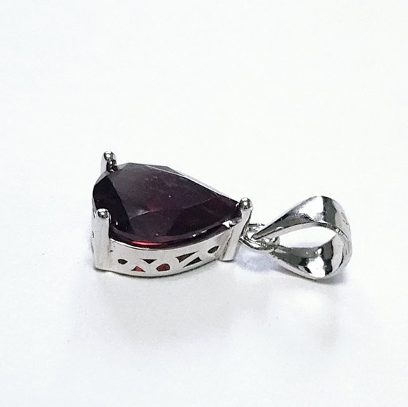 1.75 ct Garnet Silver Drop Pendant - Picture 5 of 8